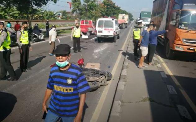 Ambulans Bawa Pasien Tabrak Pemotor hingga Tewas di Lamongan