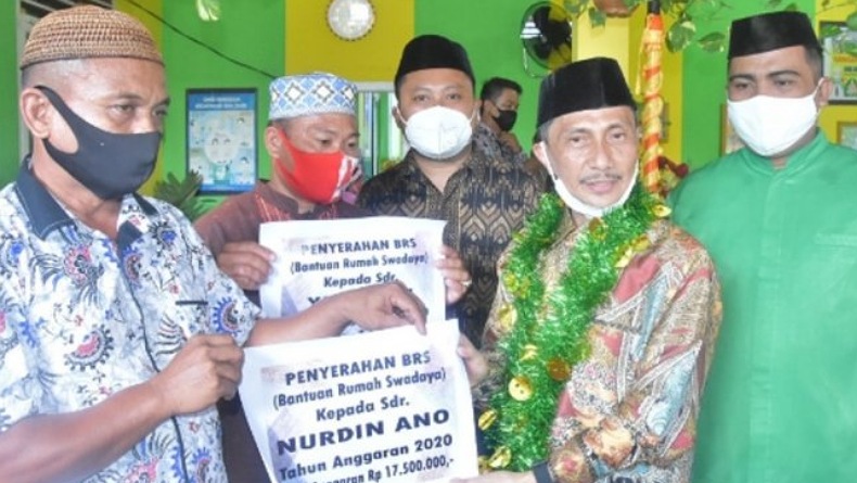 Target 10.000, Bupati Nelson Serahkan Bantuan 54 Rumah Layak Huni kepada Warga Gorontalo