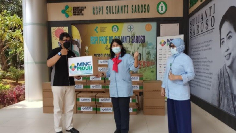 Hari Perawat Nasional, MNC Peduli Bagikan Paket Susu untuk Perawat di RSPI Sulianti Saroso