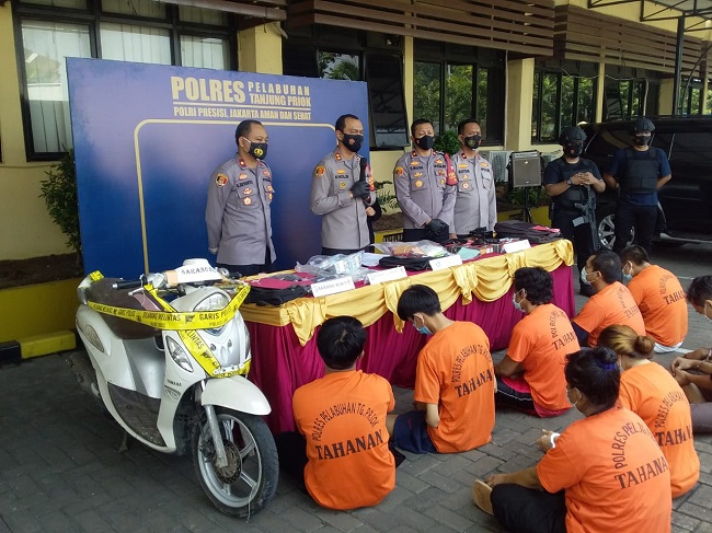 Polisi Tangkap Sindikat Pengedar Dollar AS Palsu Senilai Rp3 Miliar di Jakut