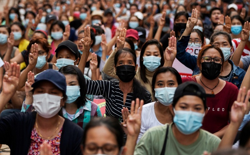 Hindari Kekerasan, Ratusan Warga Myanmar Siap Menyeberang ke Thailand