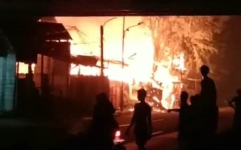 Kebakaran Hanguskan Lapak dan Rumah Warga di Pulogadung