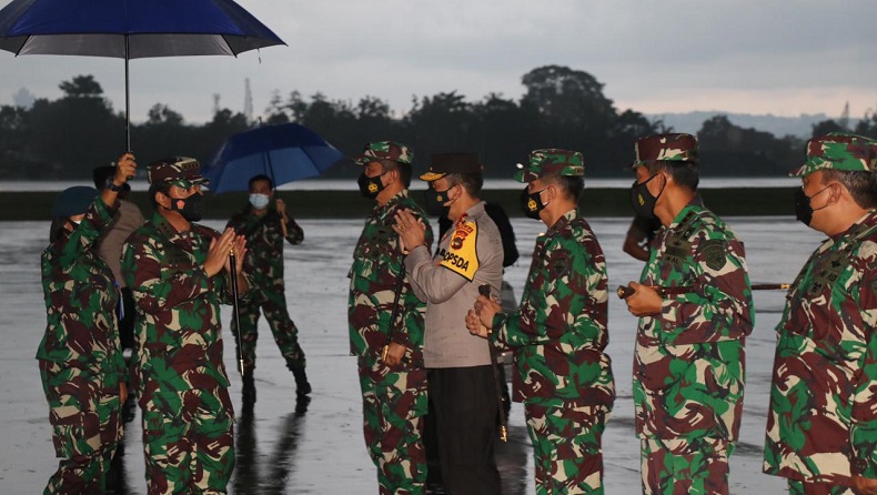 Kapolda Bali Sambut Kedatangan Panglima TNI dan Kapolri Tiba untuk Pimpin Vaksinasi