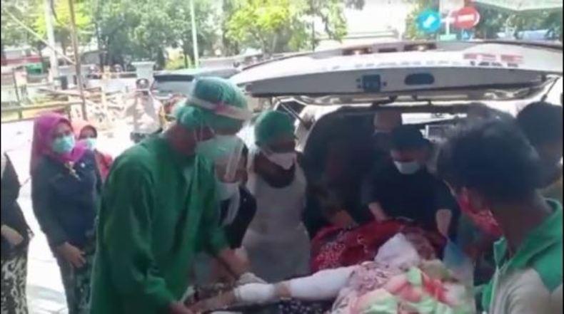 Siswi Korban Penyiraman Air Keras Dibawa ke RS, Bupati Brebes Desak Pelaku Segera Ditangkap   