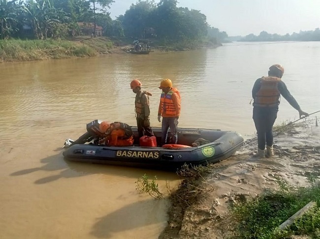 Pencari Udang yang Tenggelam di Sungai Citarum Ditemukan Tewas 