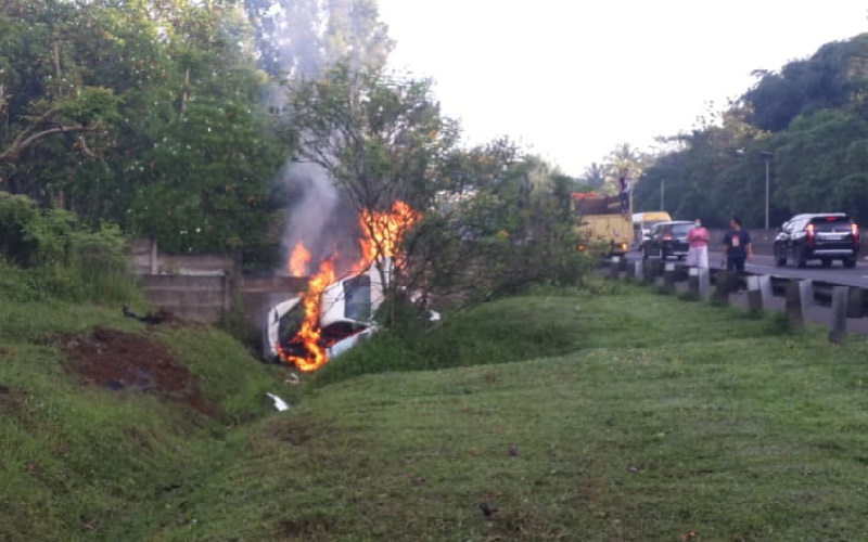Ini Kronologi Ferrari Putih Terbakar di Km 105B Cipularang