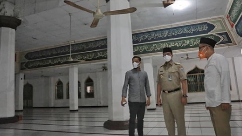 Anies Baswedan Salat Subuh di Masjid Nurul Abrar, Netizen: Umara yang Cinta Ulama