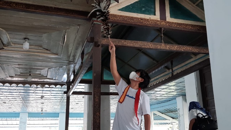 Vokalis Rian D'Masiv Ikut Kerja Bakti Bersihkan Kompleks Keraton Solo 