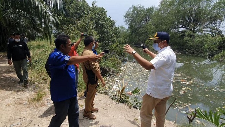 DLH Sumut Bentuk Tim Usut Penyebab Sampah di Sungai Bedera Medan Marelan