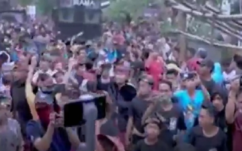 Video Viral Kerumunan Warga saat Kegiatan Adat Nyongkolan di Lombok Tengah