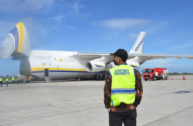 Mendarat di Bandara YIA, Pesawat Antonov Mengangkut Kabel untuk Diekspor 