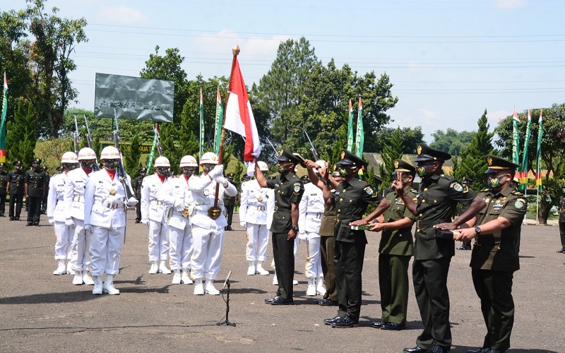 Pangdam Siliwangi Lantik 330 Prajurit Bintara Otsus TNI AD