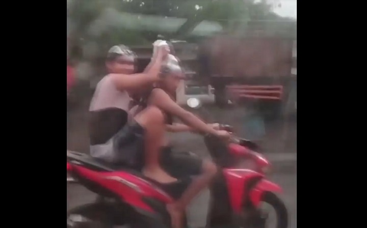 Viral 2 Remaja di Jombang Keramas di Atas Motor, Pelaku Diamankan Polisi 