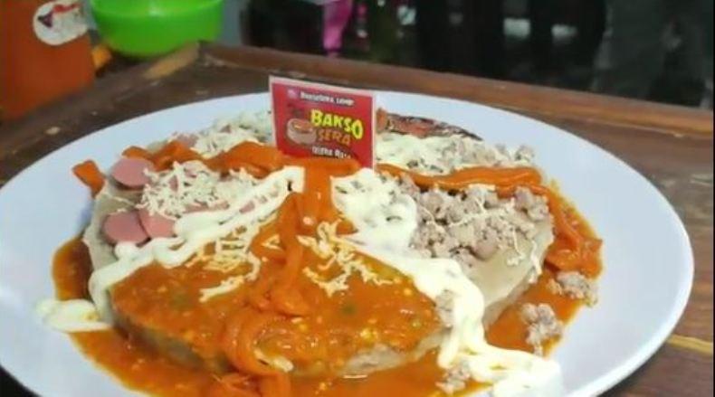 Unik dan Enak, Bakso Pizza Sambal Pedas di Boyolali 