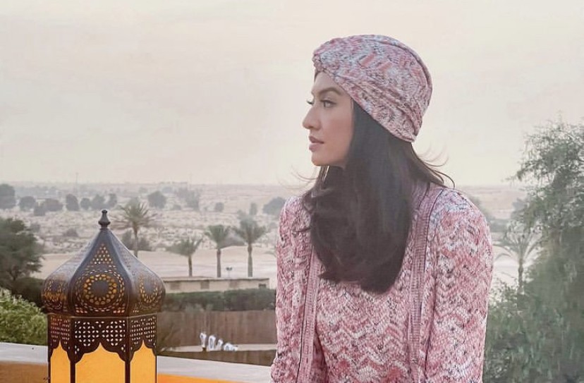 Banjir Protes, Raline Shah Dituding Pakai Alas Kaki di Dalam Masjid