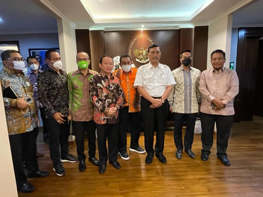 Pesan Menko Luhut ke Anindya Bakrie: Kadin Daerah Harus Naik Kelas