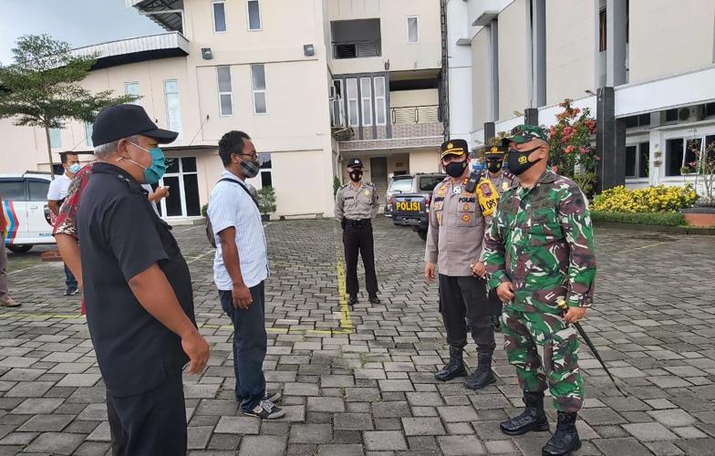 Antisipasi Terorisme, Personel TNI-Polri Perketat Pengamanan Gereja di Salatiga