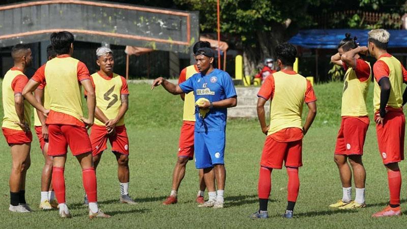 Hadapi PSIS Semarang, Pelatih Arema FC Lempar Pujian