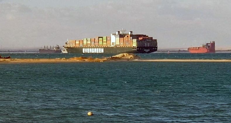 Kapal Kargo Raksasa Ever Given Sumbat Terusan Suez, Kapten dan Kru Ditahan