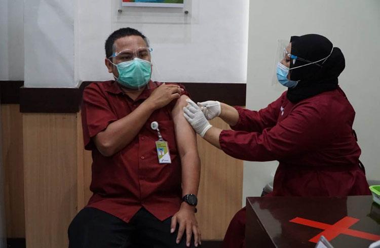 200 Pekerja Pertamina di FT Rewulu Divaksin Covid-19