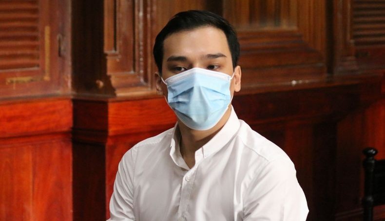 Pramugara Ini Dihukum Penjara 2 Tahun karena Sebarkan Virus Corona