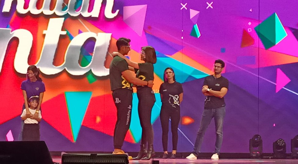 Amanda Manopo dan Arya Saloka Pelukan di Panggung Dahsyatnya Ikatan Cinta, Netizen Heboh: Enggak Kuat! 