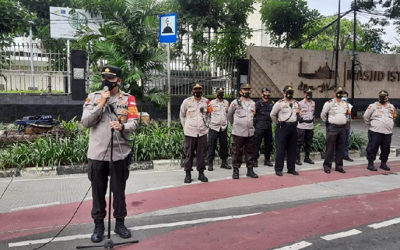 Jelang Jumat Agung dan Paskah, Polri-TNI Jaga Ketat Gereja Katedral Jakarta