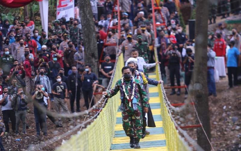 Warga 2 Desa di Sumedang Gembira Jembatan Sinergitas TNI-Polri Diresmikan