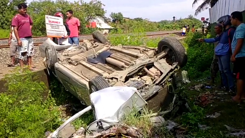 Suzuki Ertiga Tertabrak Kereta Api Argo Sindoro di Cirebon, Pengemudi Tewas di Tempat