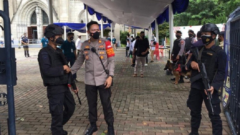 150 Petugas Gabungan dan 2 Rantis Siaga di Gereja Katedral 