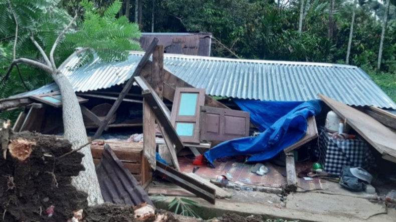 32 Bangunan di Tanah Datar Rusak Diterjang Angin Kencang