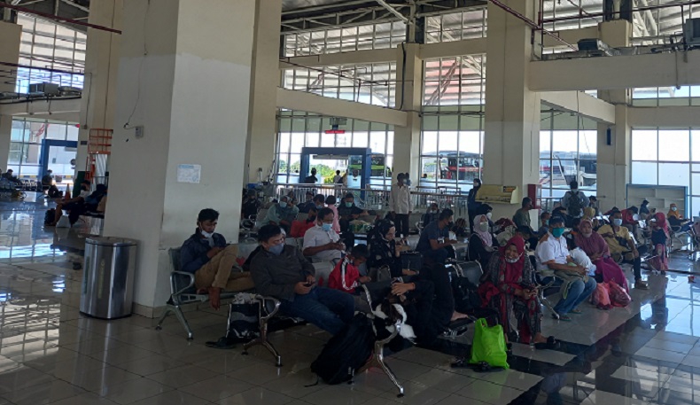 Libur Panjang, Penumpang Bus Terminal Pulo Gebang Melonjak