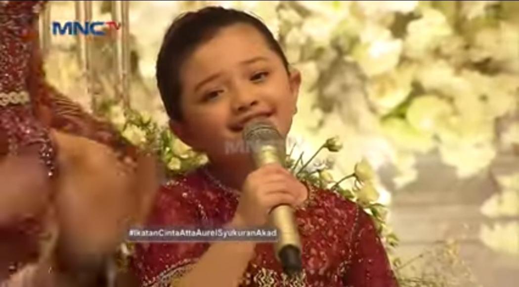  Kado Spesial Arsy untuk Atta dan Aurel, Nyanyikan Lagu Snowman di Acara Syukuran
