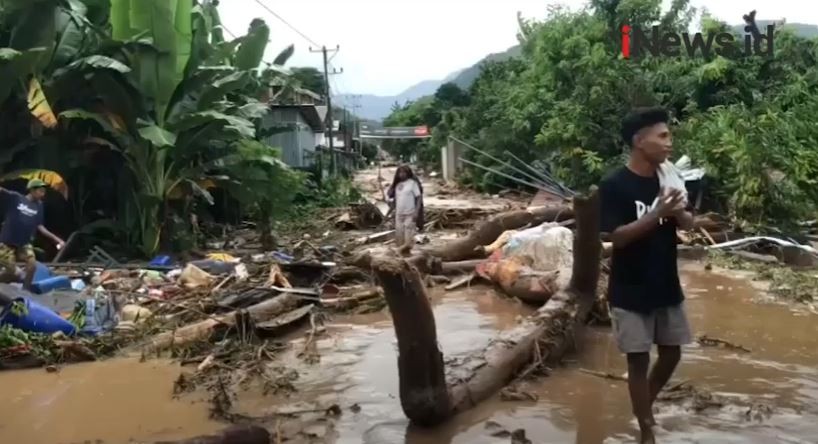 Tak Ada Listrik, Warga di Kupang Harus Bayar Rp5.000 untuk Charge Ponsel
