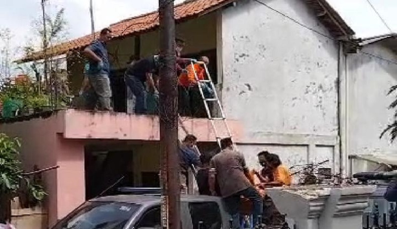Tiba-tiba Banyak Lalat di Kontrakan, Warga Purwakarta Temukan Jasad Membusuk