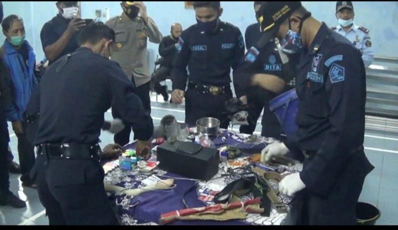 Petugas Gabungan Razia Rutan Banjarnegara, Temukan Silet hingga Korek Api