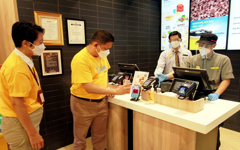 Dorong Transaksi Non Tunai, Bank Mandiri Kembangkan Akses Pembayaran QRIS di Gerai McDonald’s