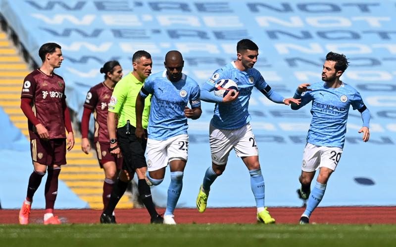 Kejutan, Manchester City Dipermalukan 10 Pemain Leeds United