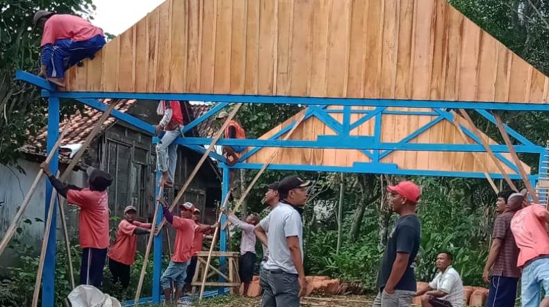 Lama Tidur di Emperan, Perempuan Sebatang Kara Ini Dibuatkan Rumah Layak Huni 