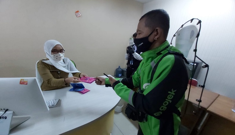 Tak Perlu Antre, Warga Bandung Bisa Urus Dokumen Kependudukan Lewat Gojek