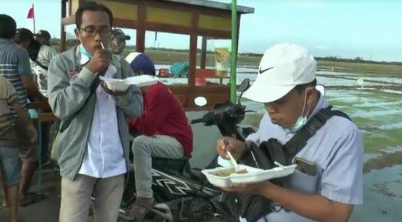 Bagikan Nasi Goreng, Tradisi Unik Warga di Desa Ini Jelang Ramadan