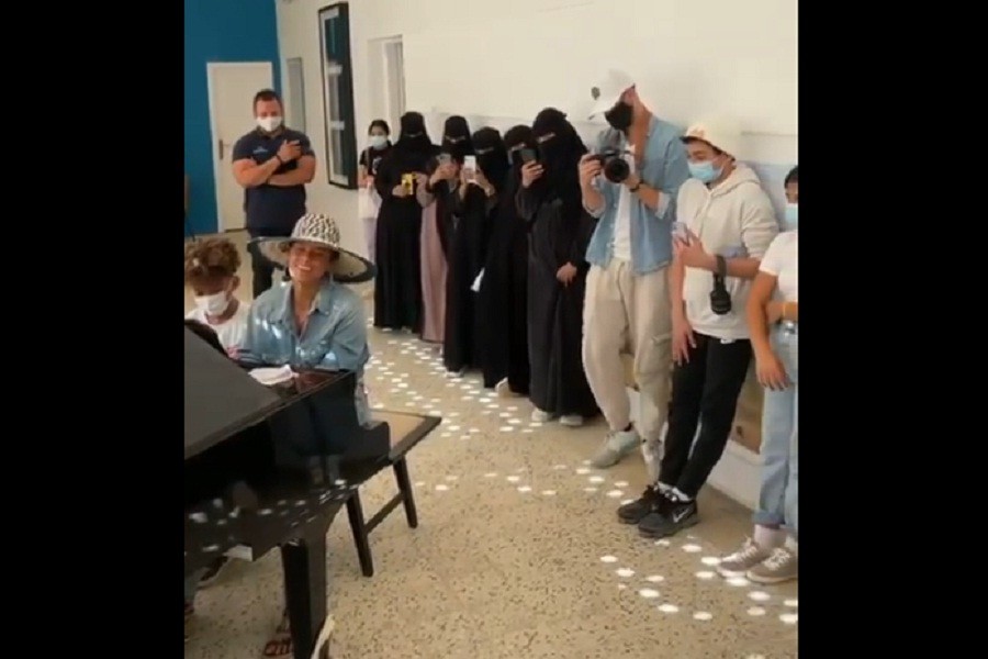Alicia Keys Tampil di Madrasah Arab Saudi, Dikerumuni Gadis-Gadis Bercadar
