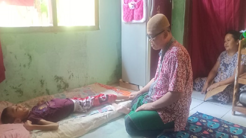 Potret Ketabahan Ibu di Pangandaran, Rawat Anak Lambat Pertumbuhan dan Suami Gagal Ginjal