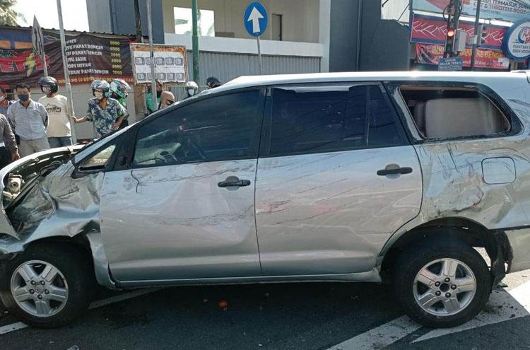 Tabrakan Karambol di Jogja, Kijang Seruduk 5 Motor 2 Pemotor Terluka  