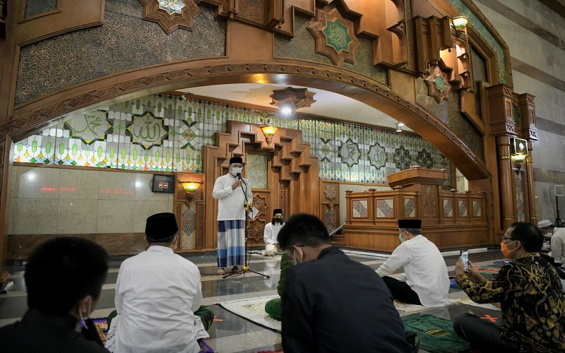 Salat Tarawih Perdana, Ridwan Kamil Titip Tradisi Takjil Tetap Ada