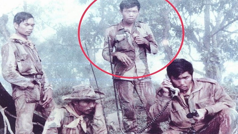 Hebat, Prajurit Kopassus Ini Tetap Berpuasa di Tengah Medan Perang