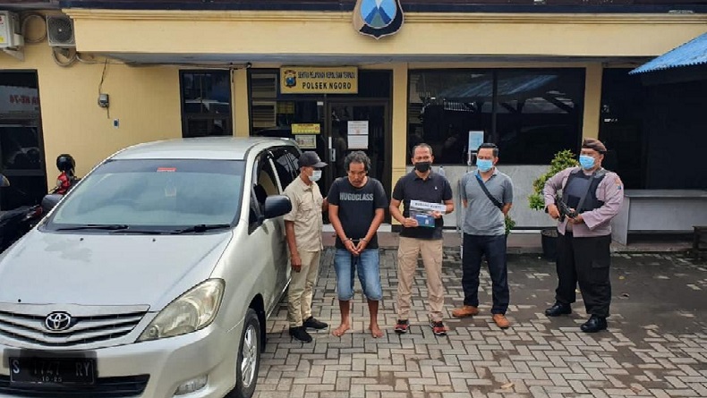 Pemilik Salat Subuh, Truknya di Parkiran Masjid Diobok-Obok Pemuda Pengangguran