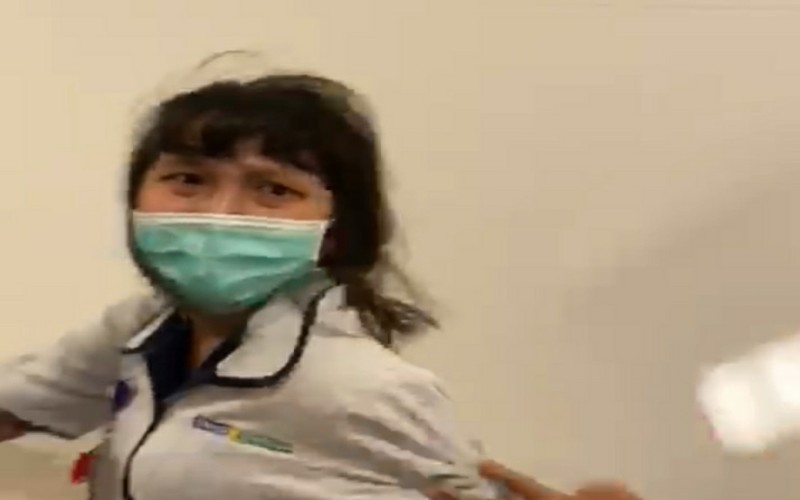     Viral Orang Tua Pasien Aniaya Perawat di Palembang, Netizen: Blacklist 
