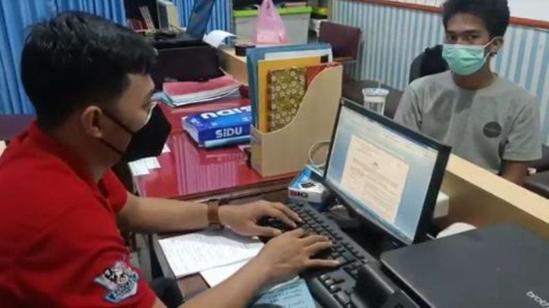 Santai di Rumah, Pengedar Sabu Tak Berkutik saat Ditangkap Polisi 