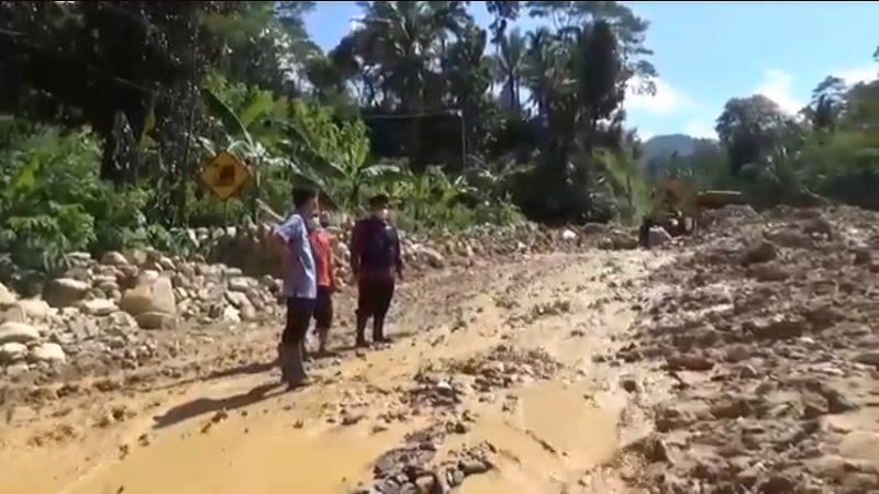 Longsor Batu Kembali Landa Pacitan, Jalan Antardesa Putus 
